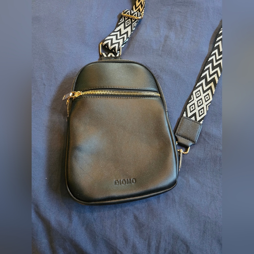 Dionio Black Leather Crossbody Bag with Patterned Strap